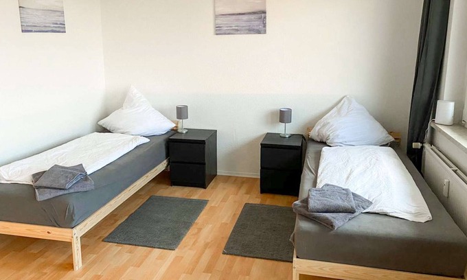 Stadtbezirk West Apartment | Hal11 Cosy Flat With TV & Wlan in Halle