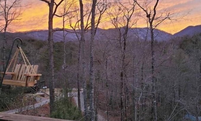 Robbinsville Cabin | Hala Hideaway - for nature lovers of all types!