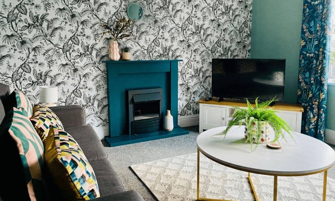 Exley House | Halifax Centre → 8 min | Dogs OK | 50”TV | Parking