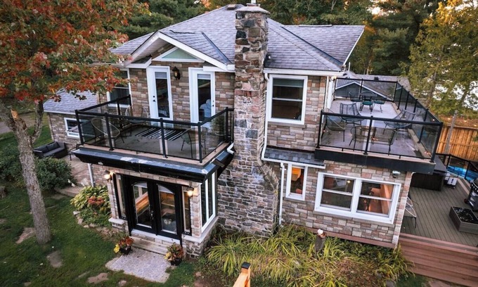 Algonquin Highlands House | Halls Lake Resort Luxury Cottage