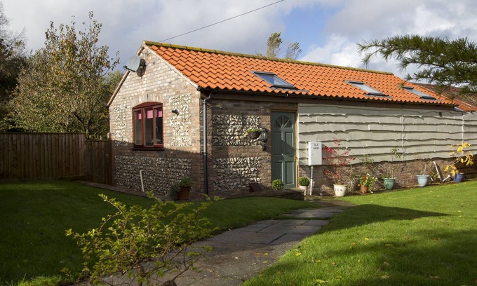 East Knighton House | HAMLET, 1LEVEL, PRIVATE ENCLOSED GARDEN., MAX 2 MEDIUM SIZE DOGS £20 PER DOG.