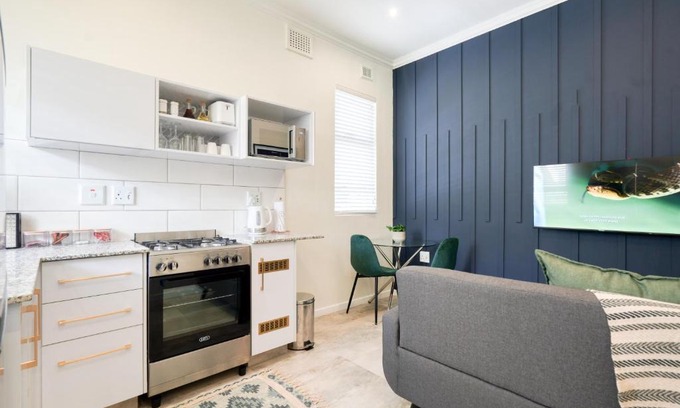 Windermere Apartment | Hampton Collection - Contemporary 3 Sleeper Apartment with Pool