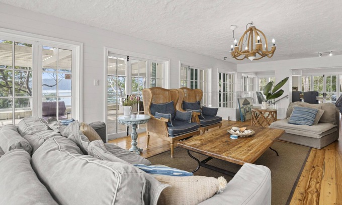 Patonga House | Hampton House At The Beach -very spacious, beautiful 3 level entertainment dream