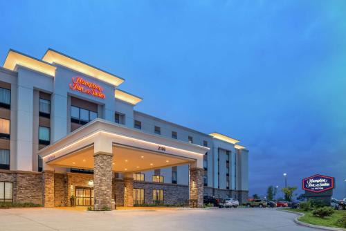 Ames Hotel | Hampton Inn and Suites Ames, IA