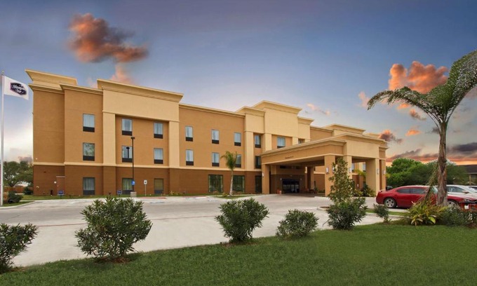 Beeville Hotel | Hampton Inn Beeville