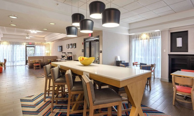 West Seneca Hotel | Hampton Inn Buffalo South/I-90