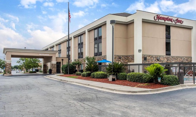 Douglas Hotel | Hampton Inn Douglas