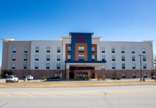 Big Rapids Hotel | Hampton Inn & Suites Big Rapids, Mi