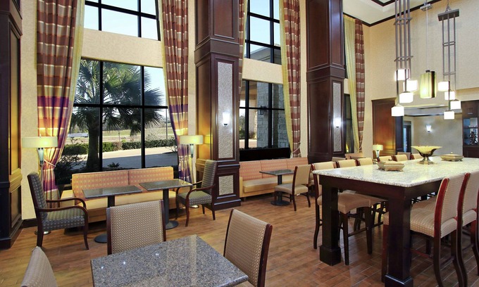 Buffalo Hotel | Hampton Inn & Suites Buffalo