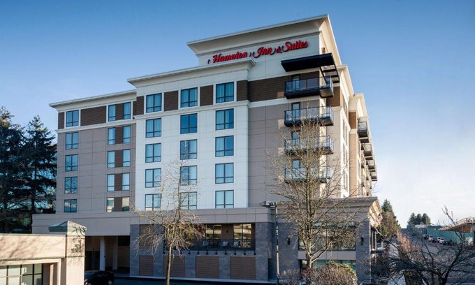 Maple Leaf Hotel | Hampton Inn & Suites by Hilton Seattle/Northgate