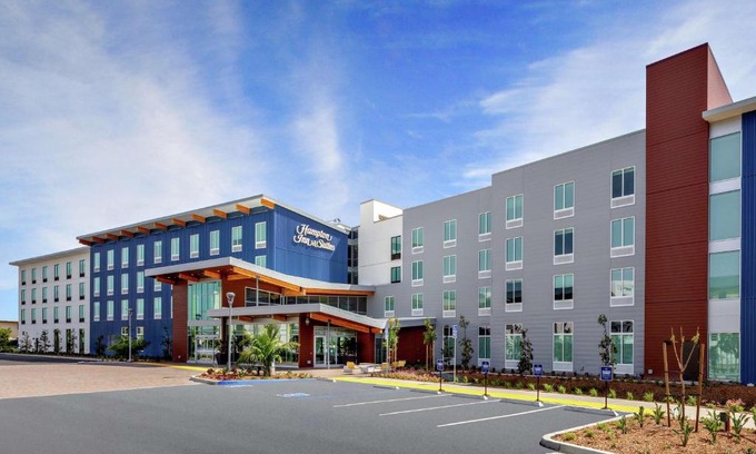 San Diego Hotel | Hampton Inn & Suites San Diego Airport Liberty Station