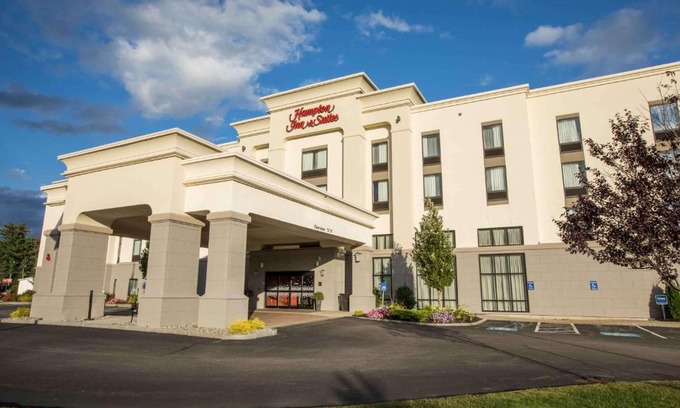 Lochmere Hotel | Hampton Inn & Suites Tilton