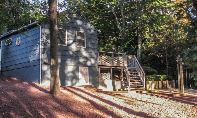North Sea House | HAMPTONS PRIVATE BEACH GETAWAY. 400 ft walk to private beach swimming area.