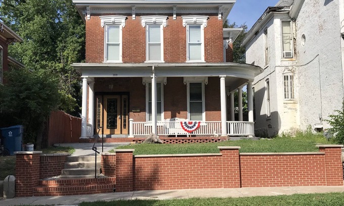 Hannibal House | Hannibal House ~ Walking Distance From Historic District