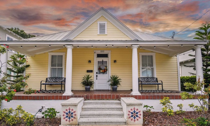 East Ybor House | Happy Shack Ybor City-Historic District-Steps to 7th Ave