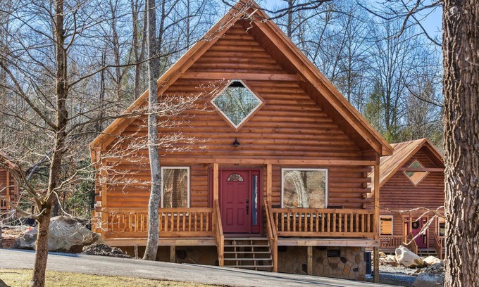 White Oak Lodge Cabin | Happy Vibes Cabin - The Name Says it All!