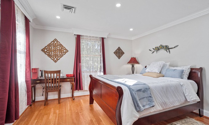 Oxon Hill Apartment | Harbor Riverside Suite 3