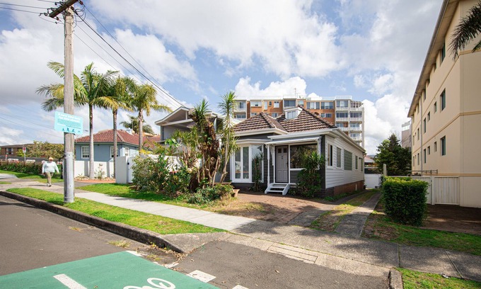 Wollongong Apartment | Harbour St. 3 Bedroom Beach House