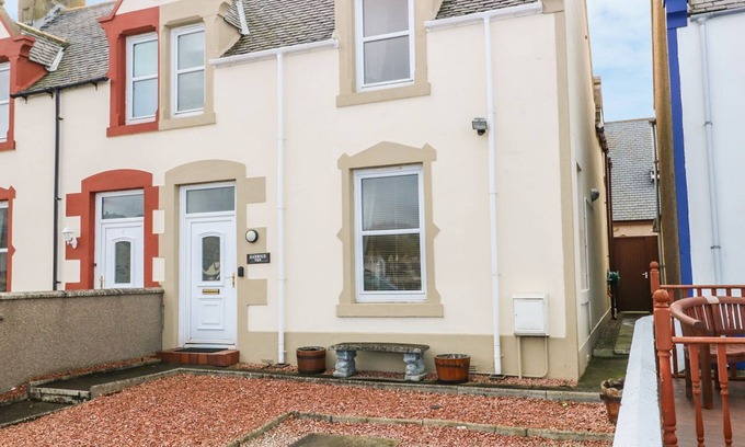 Buckie Cottage | HARBOUR VIEW, pet friendly, character holiday cottage in Findochty
