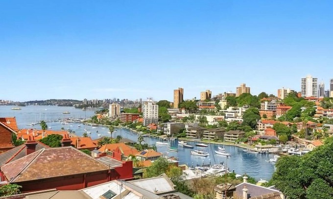North Sydney Apartment | Harbour Views from North Sydney High Street
