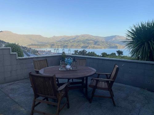 Lyttelton House | Harbour Views & Hillside Charm