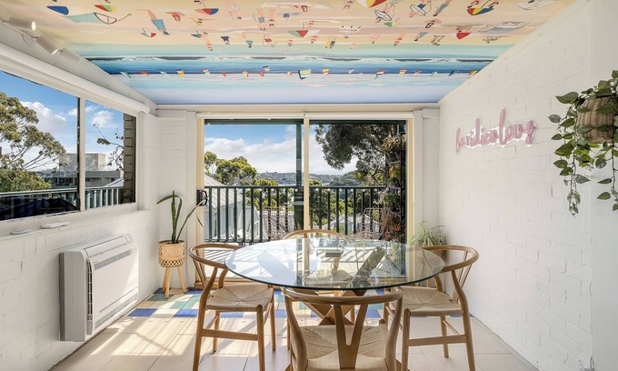 McMahons Point Apartment | Harbourside pad with waterfront views