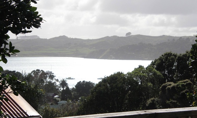 Raglan House | HarbourViews, North Facing and recently renovated.