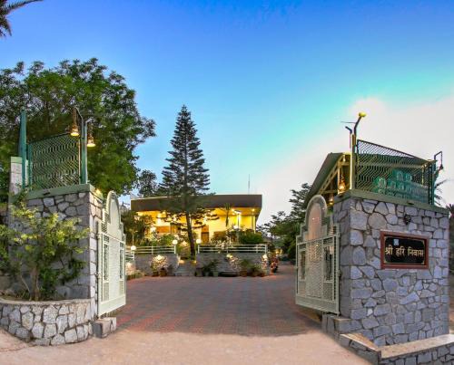 Mount Abu Resort | Hari Niwas - A Boutique Garden Resort Mount Abu