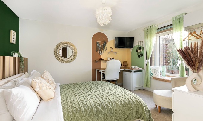Headington Apartment | Harmony at Bohemian Haven