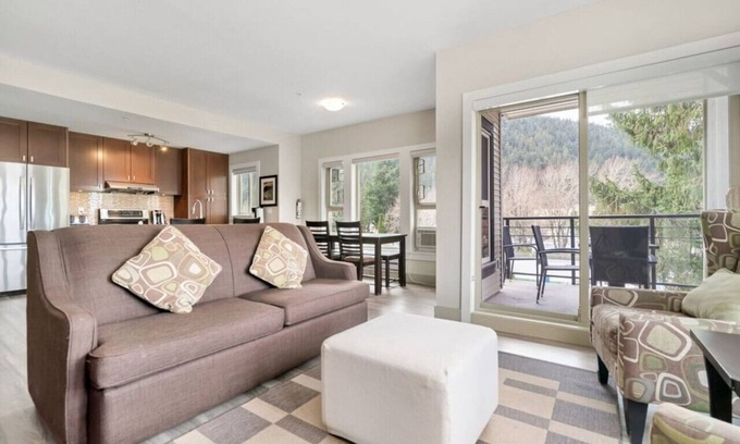 Harrison Hot Springs Apartment | Harmony Haven 2BR Lakefront Lux Escape!