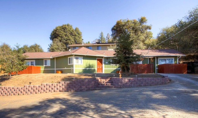 Yosemite Forks House | Harmony Hilltop Hideaway