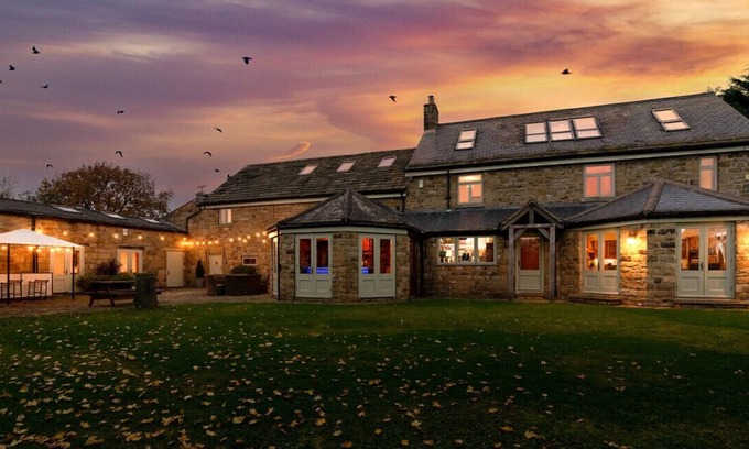 Ripley House | Harrogate House Retreat - Sleeps 31, Steam Room, 2 Hot tubs