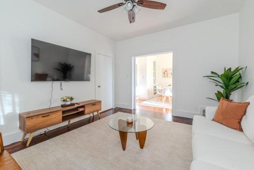Somerville Apartment | Harvard 3BDR- 5 Min Walk to Davis Sq - Free Parking