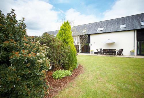 Honiton House | Harvest Moon