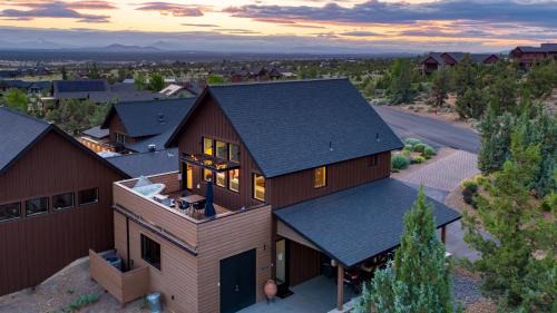 Powell Butte House | Hat Rock Loop by AvantStay Secluded Powell Butte Escape w Hot Tub Views