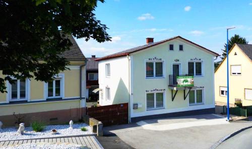 Stegersbach Apartment | " Haus am Golfplatz" private Unterkunft