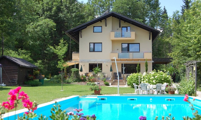 Finkenstein am Faaker See House | Haus am Wald * Apartment with pool * Lawn * Child-friendly * Beach *