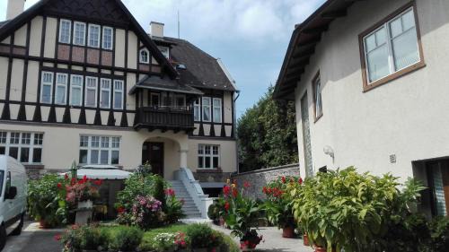Kalksburg House | Haus zu den Zwei Eichen
