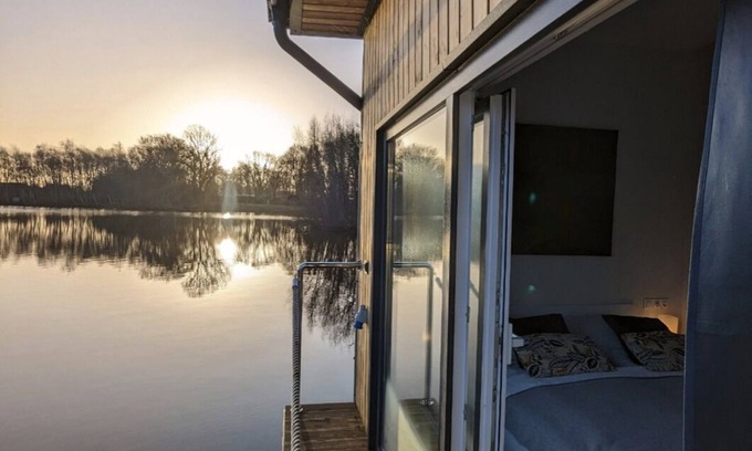 Papenburg Apartment | Hausboot für 6 Gäste mit 32m² in Papenburg