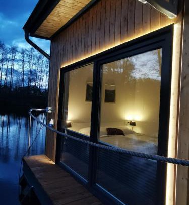 Papenburg Boat Rental | Hausboot Friedrich