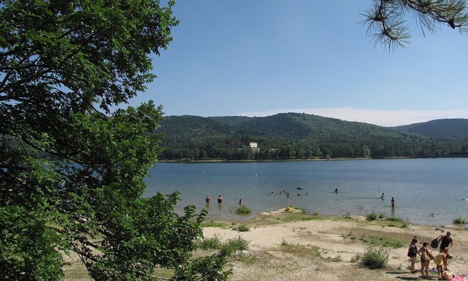Revel House | HAVEN OF PEACE BY A MAGNIFICENT LAKE