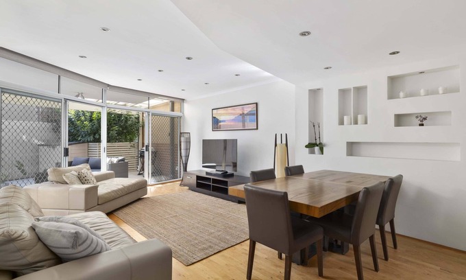 Kingsford Apartment | Haven on Botany - 3BR Townhouse with Courtyard