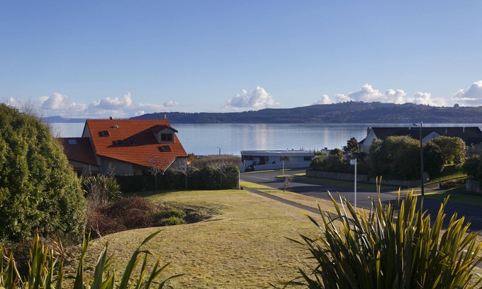 Waipahihi House | Haven on Harvey - Lake Taupo
