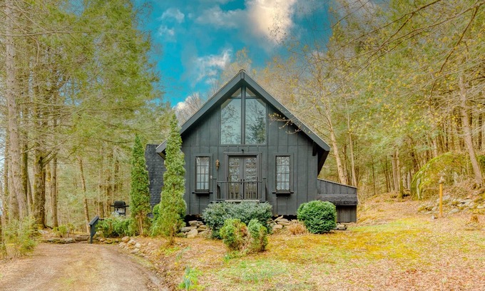 Middlefield House | HavenHaus: Cozy A-Frame Cabin in the Berkshires