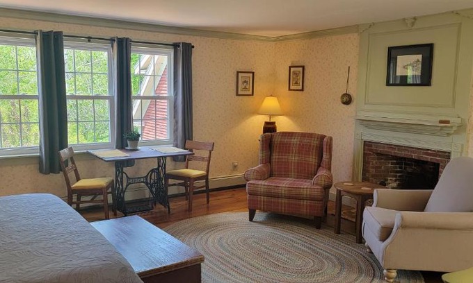 Walpole Hotel | Hawks House Inn