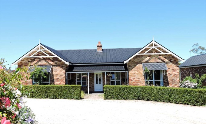 Exeter Villa | Hazelcreek Cottages