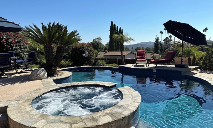 Felicita House | Healing Retreat Getaway! Salt water pool, jacuzzi, lawn bowls, goat yoga
