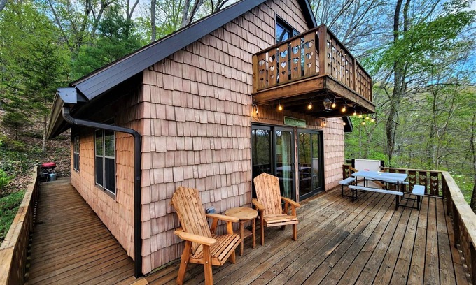 Sugar Grove Cabin | Heart Haus on the Hill - Near Hocking Hills, Updated/Private/Comfortable!