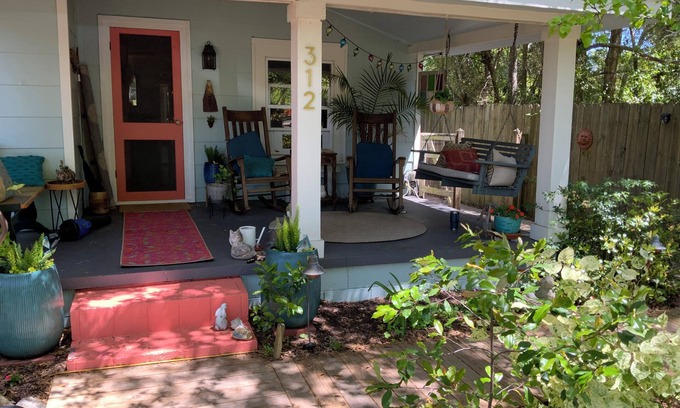 Southport House | Heart of DT Southport with private, fenced yard! Perfect for pets! Sleeps 4