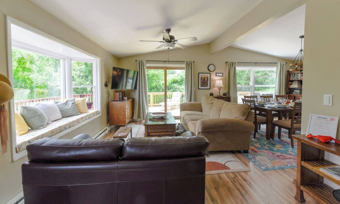 Kirby House | Heart of Hampshire Lodge, Fiber Internet, 4 beds - 2 Kings, 2 kitchens, 3 baths